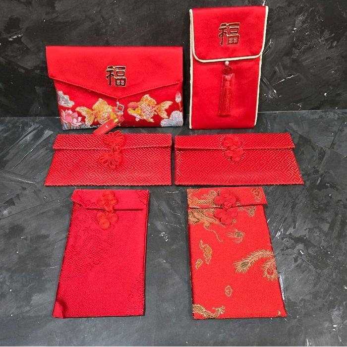 Dompet Amplop Angpau Angpao Kain Imlek Warna Merah Motif Random