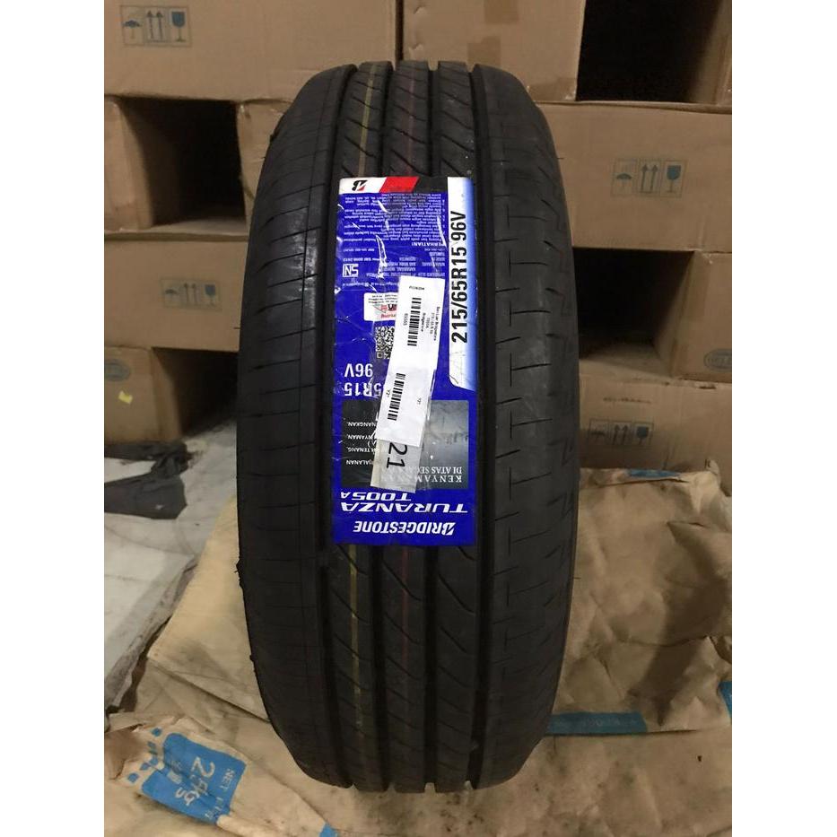 BAN BRIDGESTONE HYUNDAI TRAJET,KIA CARNIVAL 215 65 R 15 T005A TH21