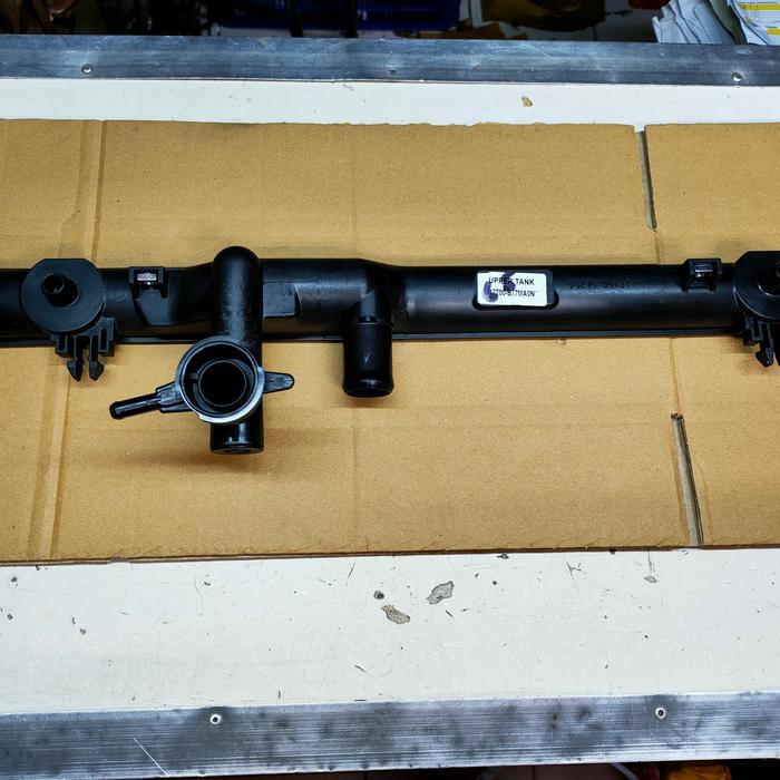 Upper Tank Radiator Suzuki Ertiga