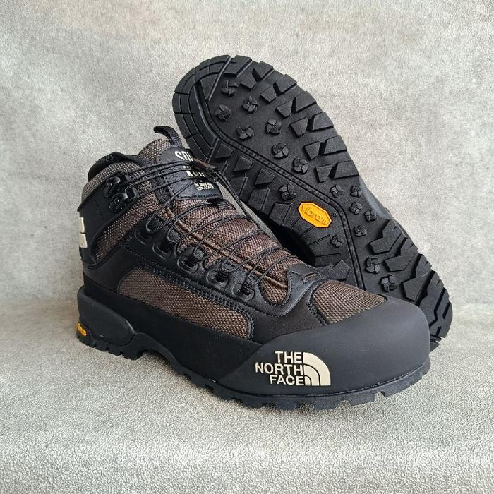 Sepatu Outdoor TNF x Undercover Soukuu Black