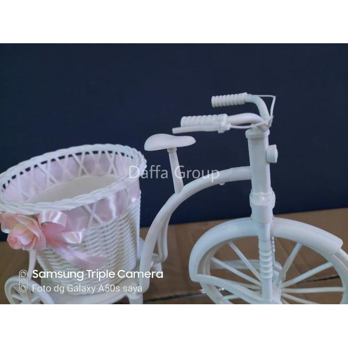 VAS SEPEDA ROTAN BESAR 8815/ pot sepeda / vas rotan/ vas putih