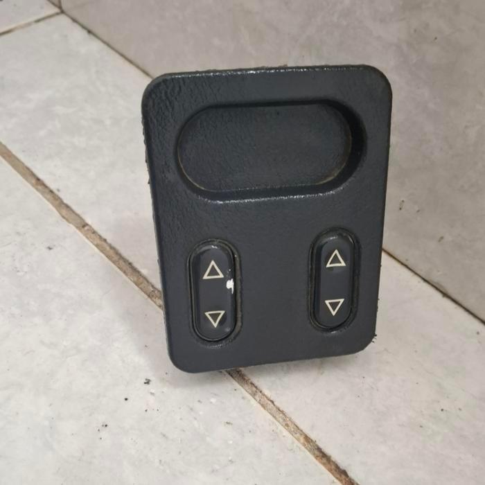 switch saklar tombol power window pintu belakang Peugeot 306