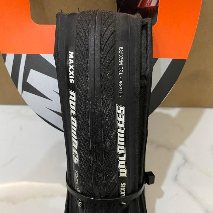 Ban Luar Roadbike Maxxis Dolomites 700 X 23 C Clincher