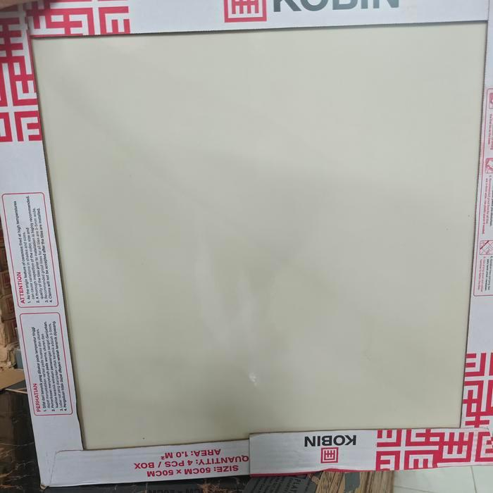 KERAMIK LANTAI 50X50 CREAM POLOS