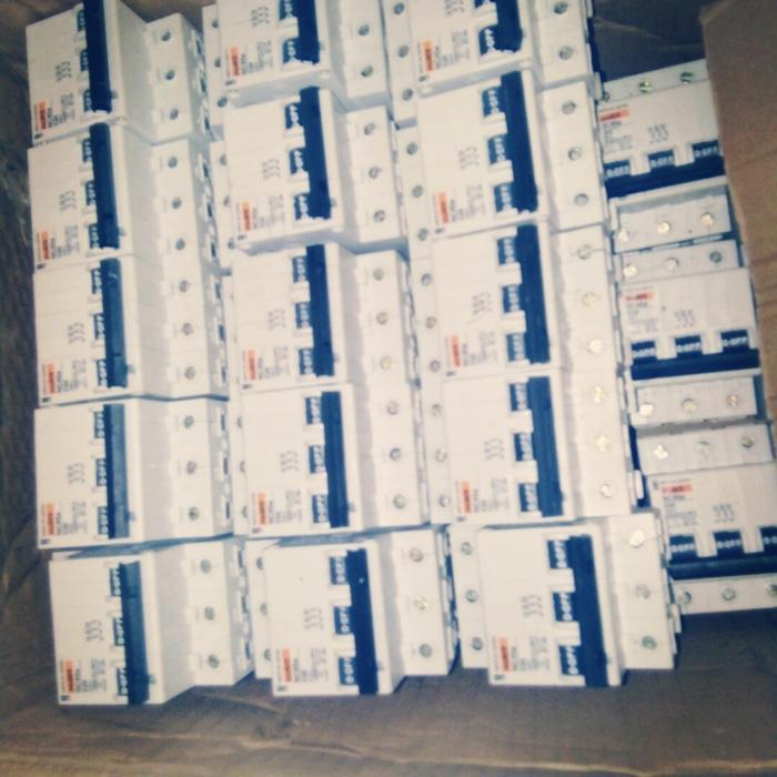 Murah MCB MERLIN GERIN 10A,16A 3Phase