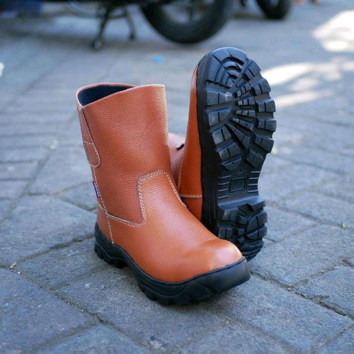 sepatu safety boot edmundo bahan kulit asli ujung besi sol karet anti selip dan anti paku boots