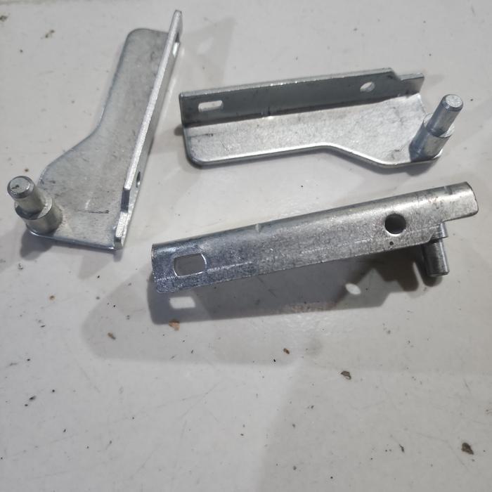 Engsel Kulkas Bawah 04