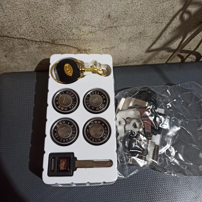 Kunci Pintu Mobil 4 Pintu Universal