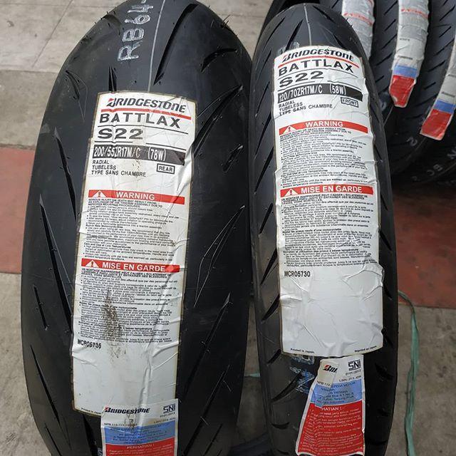 Ban Battlax Bridgestone S22 120-70 17 Dan 200-55 17