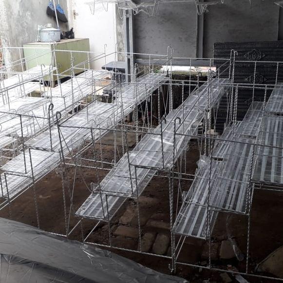 RAK POT BESI 3 SUSUN TANAMAN