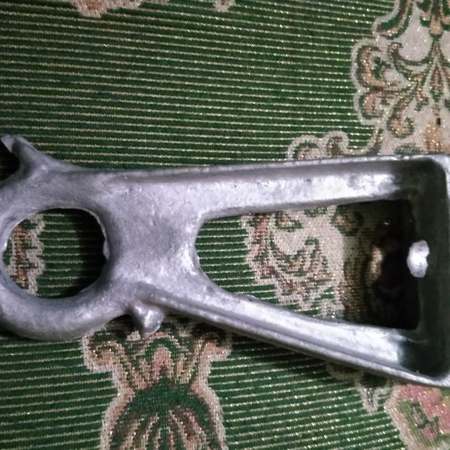 dead end clamp bracket
