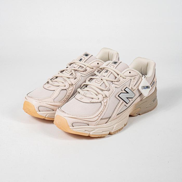 TERLARIS Sepatu NB New Balance 740 Beige Moonbeam Arid Stone Cream Sneakers Authentic