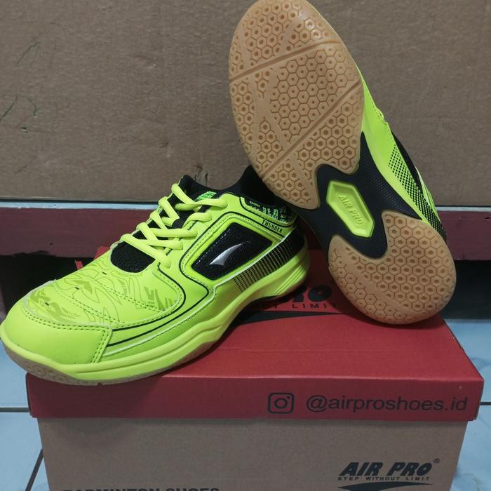 sepatu badminton AIR PRO