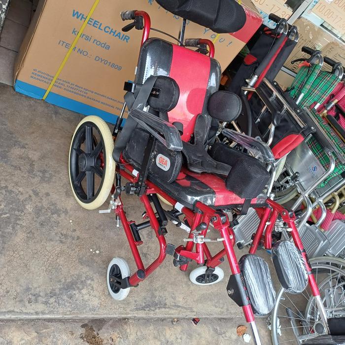 Kursi roda anak