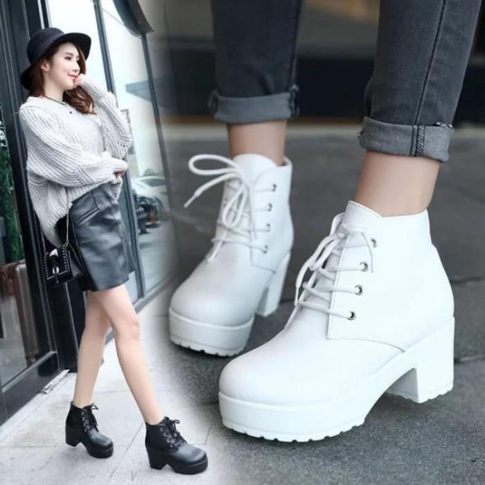 Aerostreet - Sepatu Wanita Sneakers Boots Hitam Putih La02 Fashion Korea Style Kekinian Casual