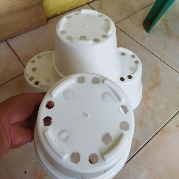 Pot Tanaman Putih Ukuran Diameter 15, 17, 20, 25 cm