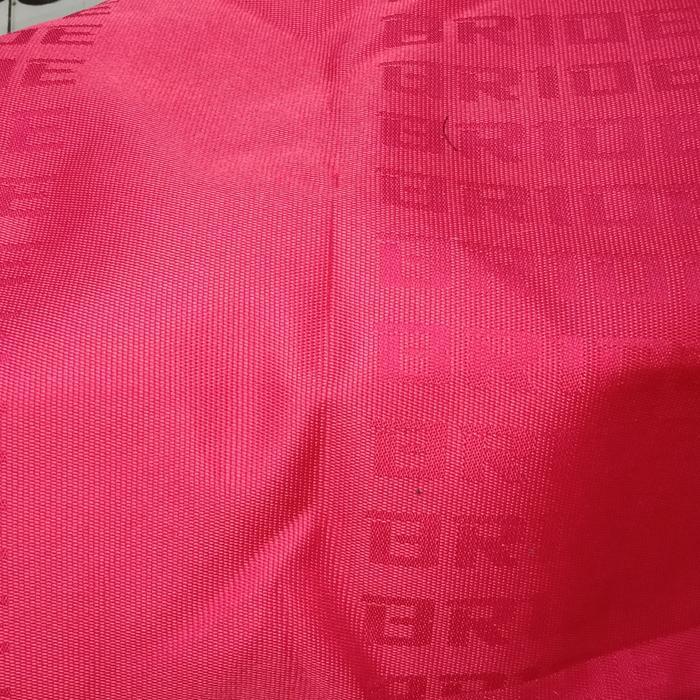 kain gradasi warna merah