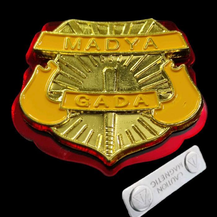 pin gada madya mika magnet