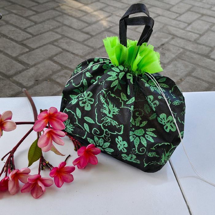 (12pcs) tas hajatan kain spunbond serut hitam sablon