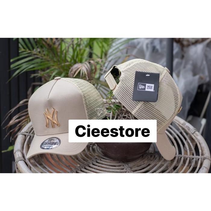 Topi Baseball Mlb Ny Trucker Metal Gold Logo Original Cream Caps