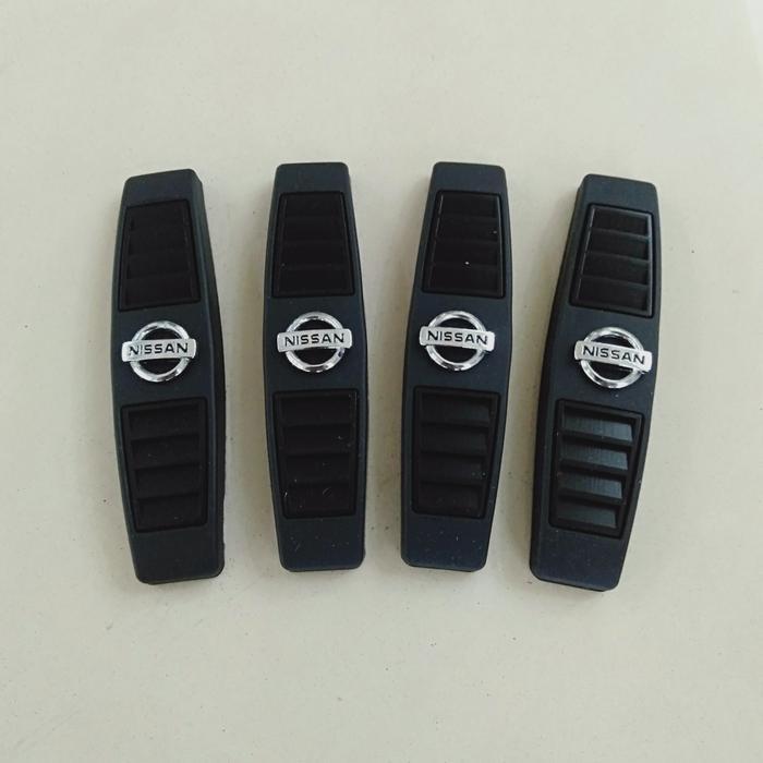 DOOR GUARD BRAVO LOGO NISSAN HITAM