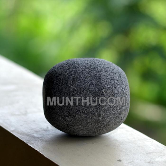 Ulekan / Anak Cobek Batu Kali Bentuk Bulat Telur Gaya Padang/ Sumatera Pasti Diskon