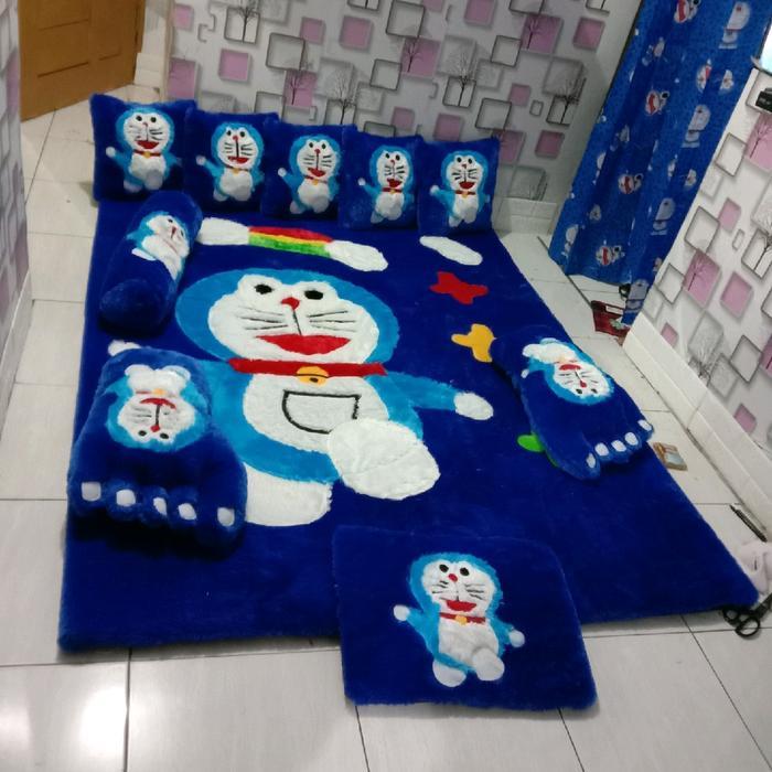 karpet bulu karakter Doraemon biru tua fullset