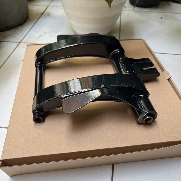Engine Mounting Custom Mundur Vario 125 Dan Vario 150