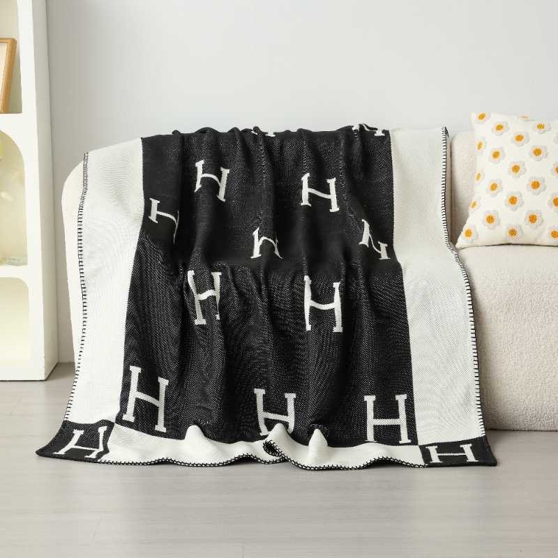 Thermal blanket Air conditioner blanket Fleece blanket Office nap blanket Flannel blanket Nap