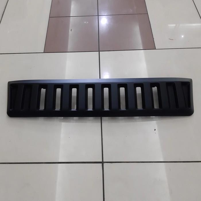 Grill Depan Mobil Toyota Rush 2015-2017 Hitam Berkualitas