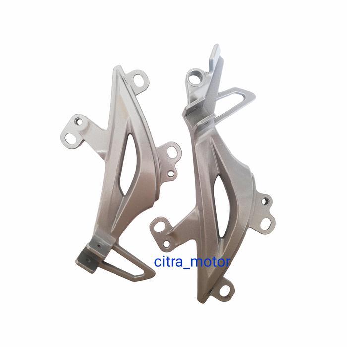 Dudukan Step Footstep Belakang Supra X 125 Helm in