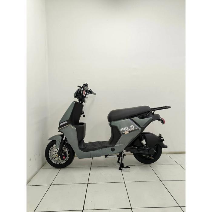 SELIS - Sepeda Motor Listrik Zoom - Abu