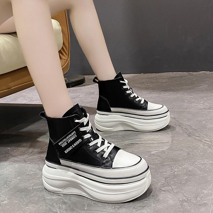 Pinkey P164 Sepatu Sneakers Boots Tinggi Wanita Sneakers Shoes Hak Tebal Karet Hitam Putih