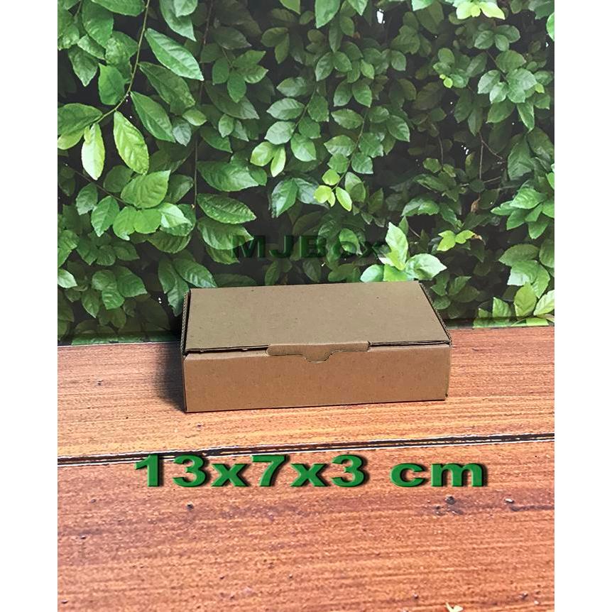 Kardus karton uk. 13x7x3 cm...die cut box kotak Souvenir -dll