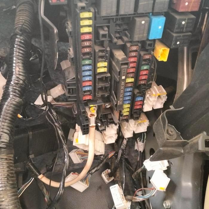 fuse box sikring dalam Honda mobilio