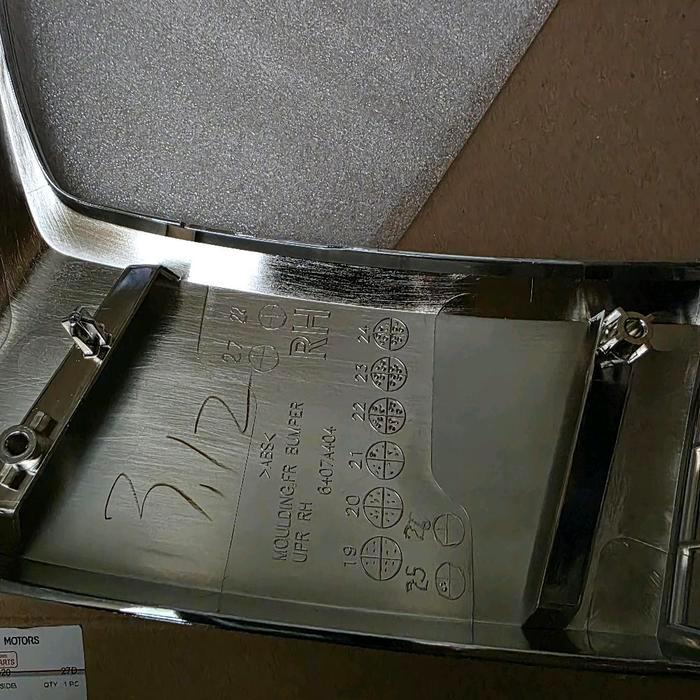 List Chrome Bumper Depan Kanan Atas Pajero Sport 2022-2025 6407A404
