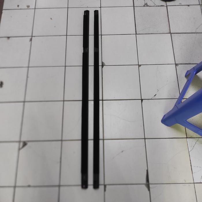 Pelipit Kaca Luar Apv Asli Bagian Belakang