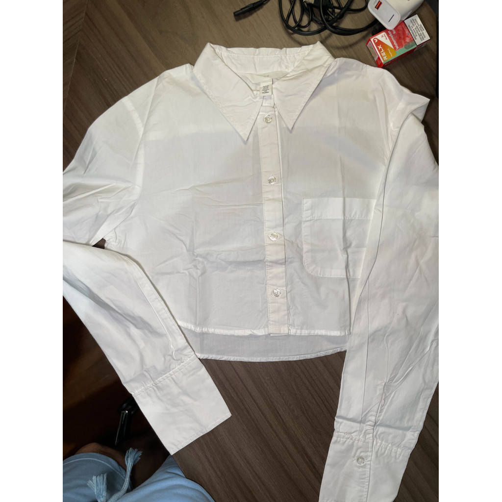Kemeja Crop Putih HnM