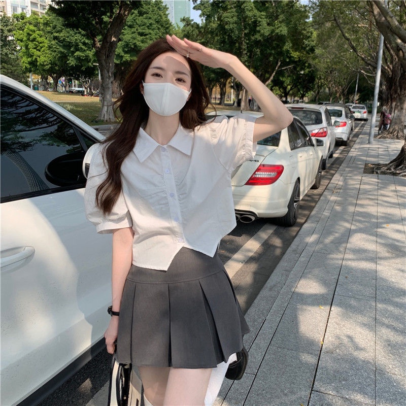 Red Musim panas kemeja putih lengan pendek wanita versi Korea baru desain rasa ceruk slim slim berkerut chic kemeja pendek