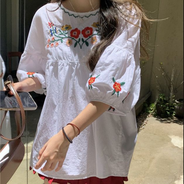 Red Lentera Lengan Boneka Kemeja Wanita Musim Panas 2023 Baru Rasa Desain Industri Berat Bordir Longgar Lengan Pendek Pullover Atasan Kemeja