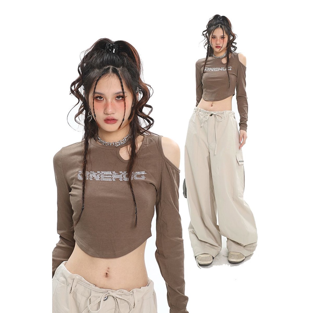 Red Manis Keren Gadis Panas Hollow Cetak Huruf Leher Bulat Tanpa Tali Lengan Panjang T-shirt Wanita Musim Gugur Tipis Kemeja Dipotong top