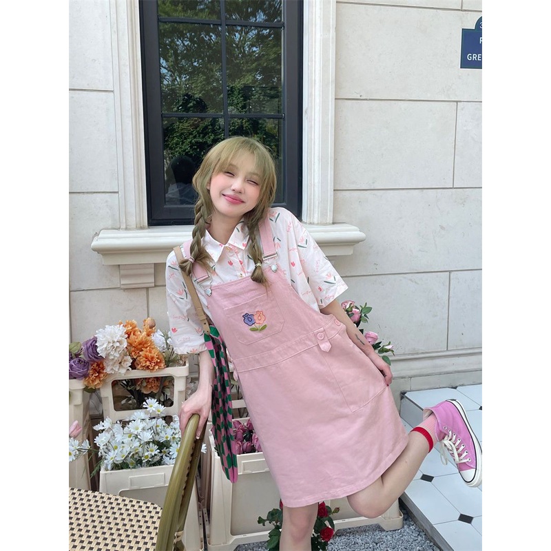 Red Kecil Segar Bordir Suspender Rok Wanita Musim Panas 2023 Baru Merah Muda Lucu Usia Mengurangi Rasa Desain Longgar Gaun