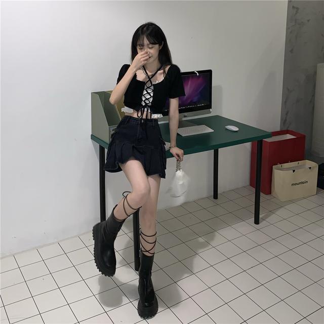 Red Pendek Menggantung Leher One-Shoulder Slim Fit T-shirt Wanita Rasa Desain Niche Dua Setelan Jas Baru Lengan Pendek atasan