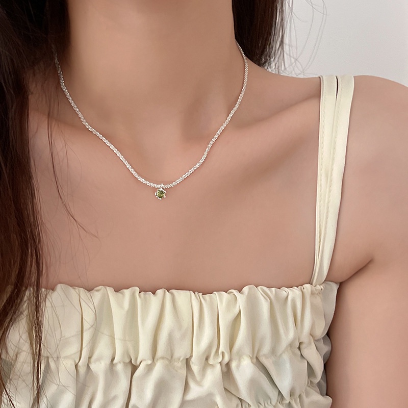 Kalung Liontin Hijau Choker Rantai Silver Berkilau Untuk Aksesoris Perhiasan Wanita