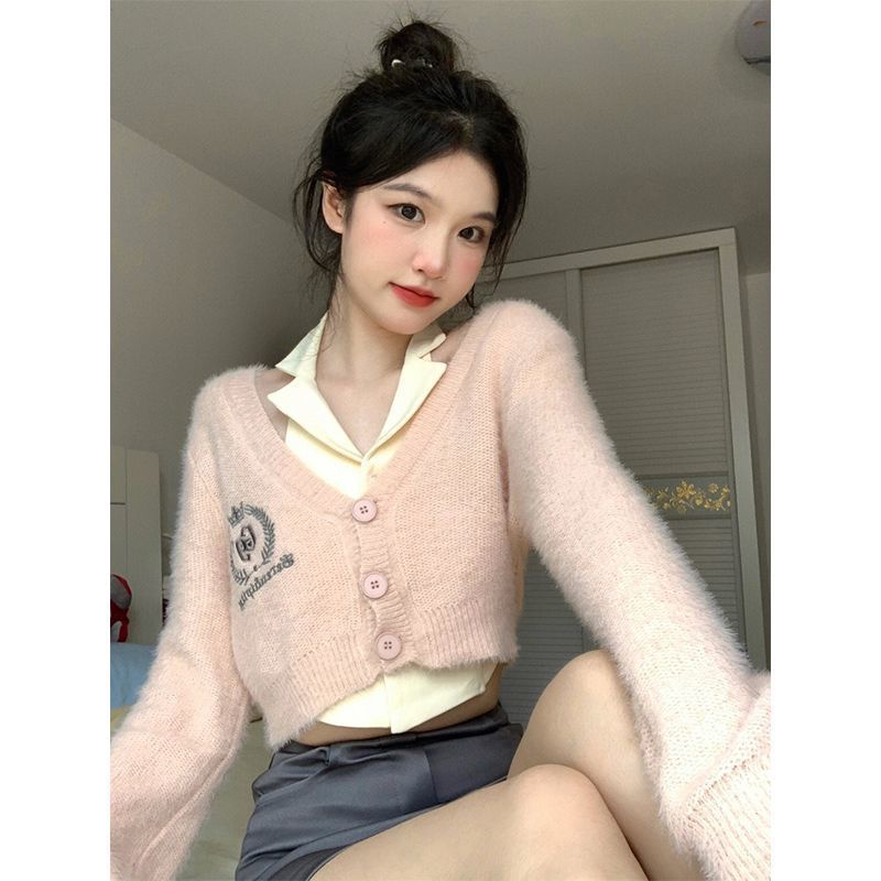 Red Pink Cardigan + Suspender Suit Wanita 2022 Musim Gugur dan Musim Dingin Baru Manis dan Gaya Pedas Lembut Lilin Sweter Mantel Rompi two-Piece Set