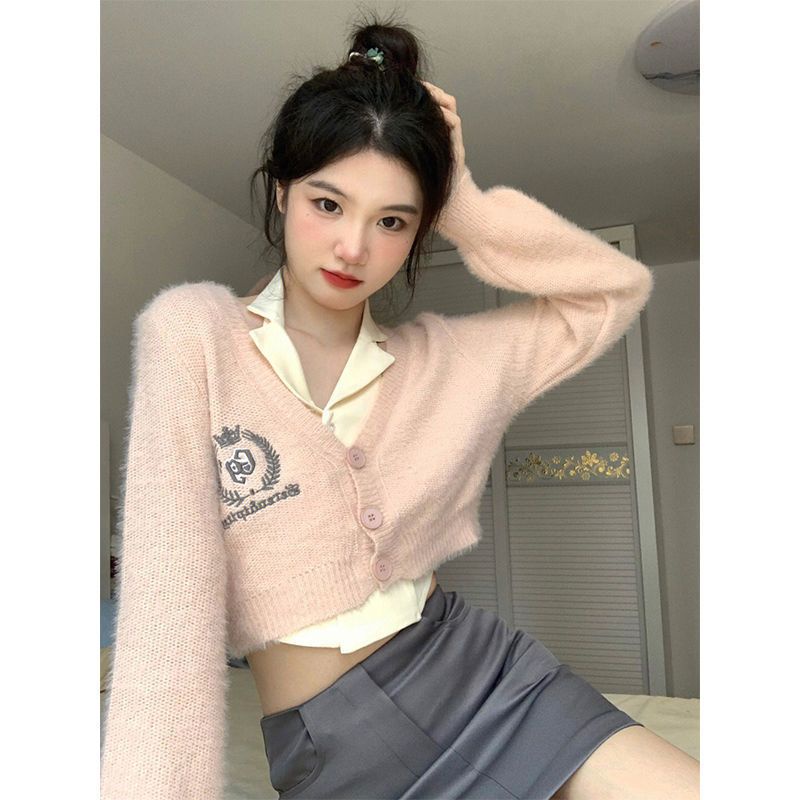 Red Pink Cardigan + Suspender Suit Wanita 2022 Musim Gugur dan Musim Dingin Baru Manis dan Gaya Pedas Lembut Lilin Sweter Mantel Rompi two-Piece Set