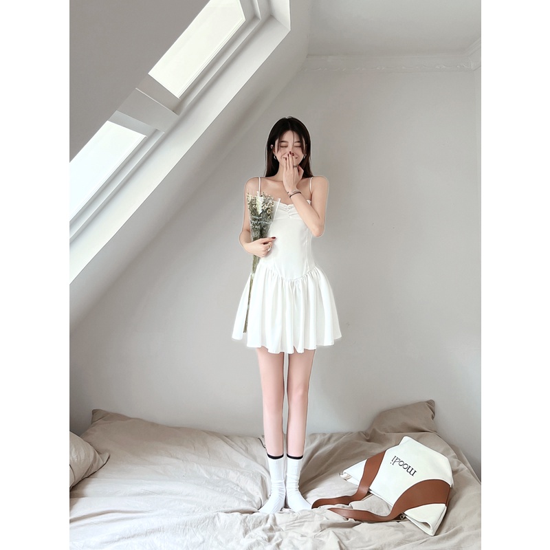 Red kumikumi white sling dress women s spring and summer design sense ceruk temperamen pinggang pelangsing rok pendek lembut