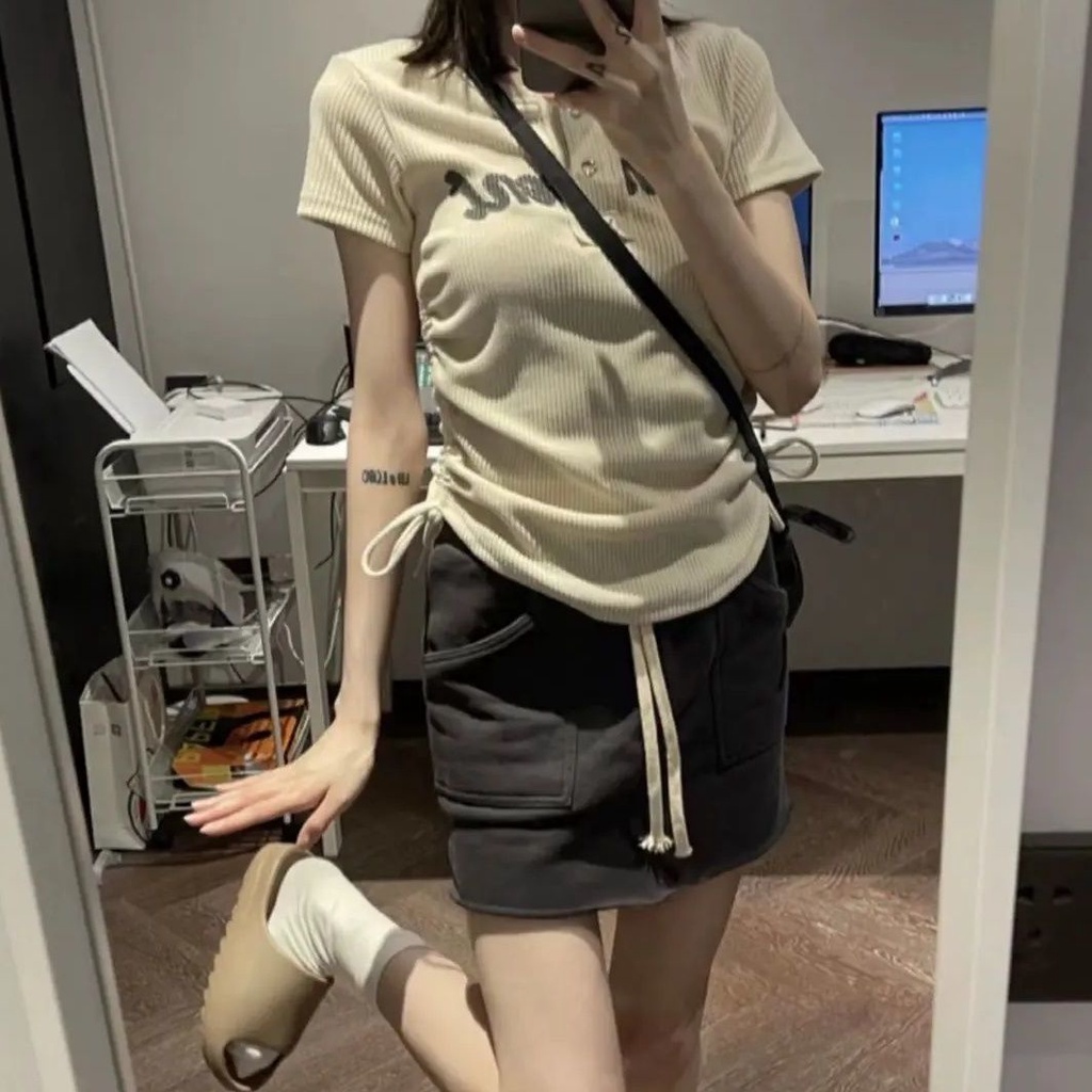 Red chic pure desire hot girl chic top 2023 summer design sense irregular drawstring short sleeve front shoulder T-shirt tren wanita