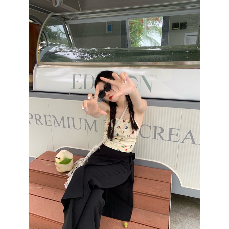 Red Spice Girls Sweet Floral Halter Neck Kamisol Wanita Musim Panas Ramping Ramping Pendek Desain Tali Belakang Atasan