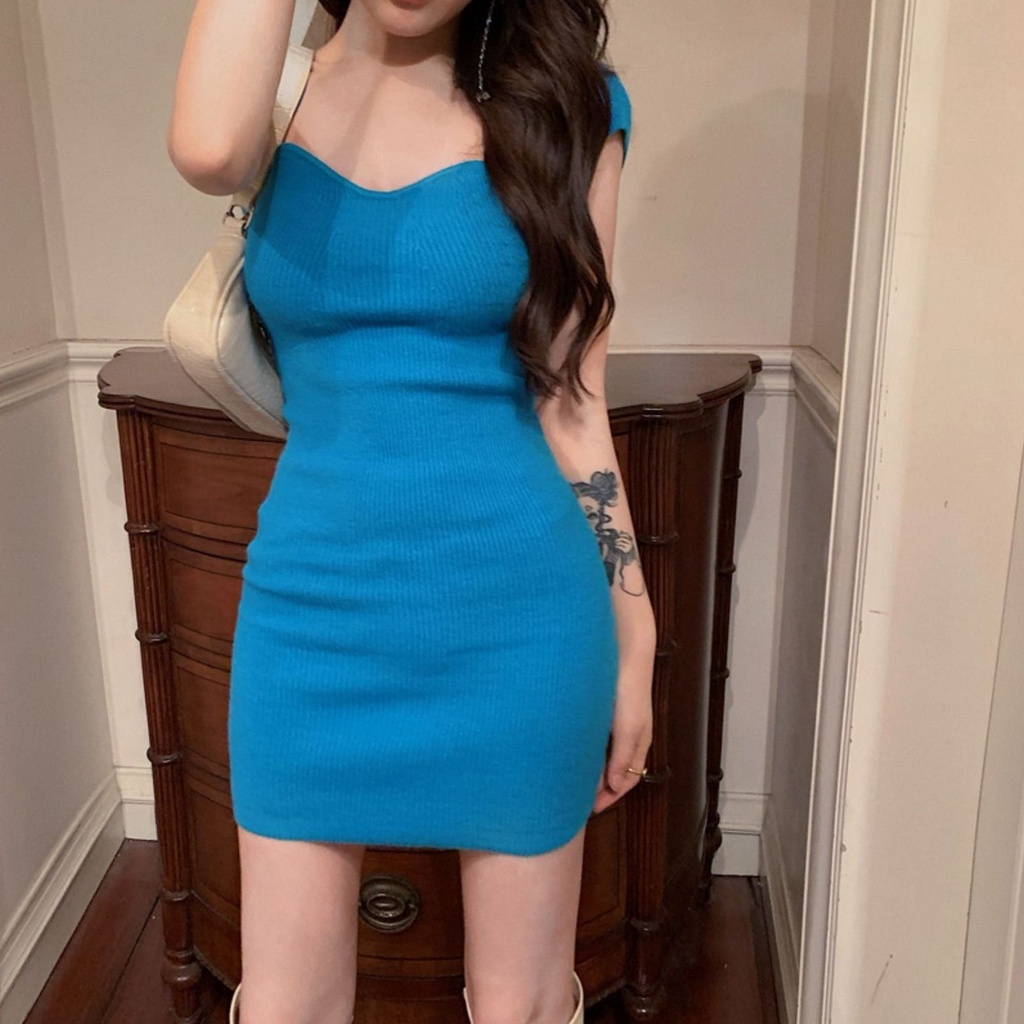 Red Gaya perancis pinggang tipis tas pinggul rok baru seksi embun tulang selangka temperamen rok pendek perempuan musim panas warna solid rajutan gaun